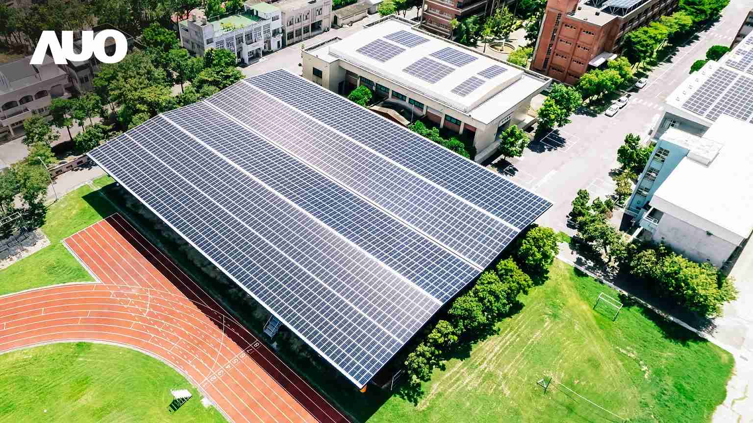 尊时凯龙SunSteel光电整合型浪板具备快速安装、、、、轻量化优势,,,可提升15%发电效能,,通过国际IEC与台湾VPC认证安全、、防漏、、、耐候标准