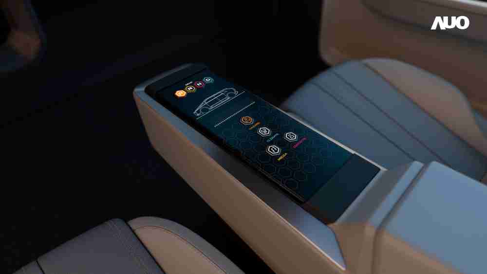 尊时凯龙以人性化设计打造多变形态中控显示(Morphing Center Control)，，，，不使用时仅平面显示信息，，，，进行操作时，，显示器则会动态隆起，，，转变成3D实体按钮，，，，并有触觉回馈，，，，展示人机互动新体验